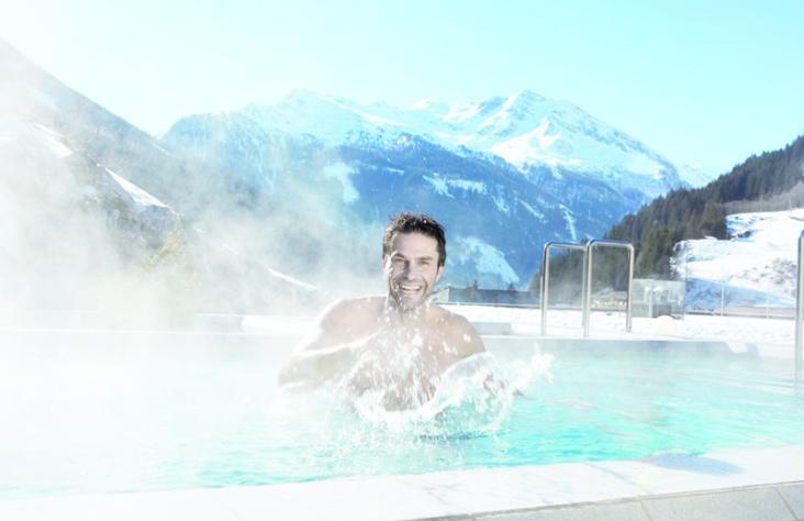 Der Außenbereich der Felsentherme