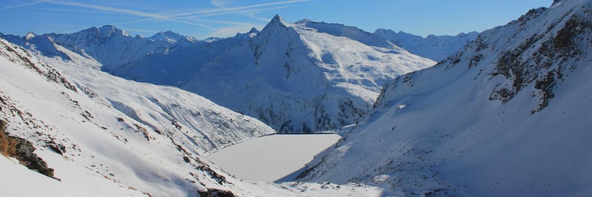 Der zugefrorene Bockhartsee liegt hinter uns.