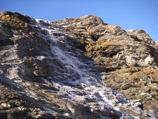 Ein kleiner Wasserfall am Weg zum Schareck