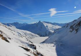 Der zugefrorene Bockhartsee liegt hinter uns.