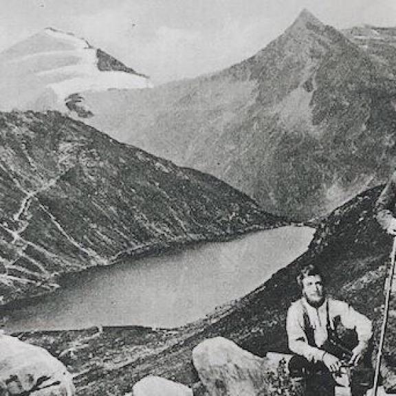 Looking for a good place to spend your autumn holidays? Bad Gastein’s most beautiful hiking season is September &amp; Oktober, don’t miss out! This postcard is from 1919 picturing lake Pochart (today’s lake Bockhart) on 1851m altitude #visitbadgastein #hausaugust