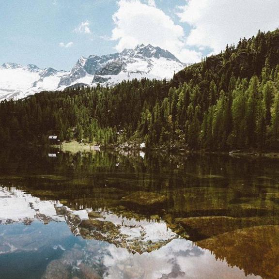 What a perfect place to reflect 😌🌊
Who of you is already planning their first summer adventures?

Photo by @chrisperkles
#salzburgerland #visitgastein #reedsee #mountainscenery #visitaustria #feelaustria #austria #discoverearth #nature #naturelovers #optoutdoors #earthpix #beautifuldestinations #passionpassport #visualsofearth #exploremore #exploretocreate #roamtheplanet #neverstopexploring #thegreatoutdoors #photooftheday