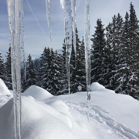 #winterwonderland #lieblingsplatz #mountainlover #gasteinertal #schlossalm #schlossalmbahn #badhofgastein #iceicebaby #icicles #naturelovers @visitgastein @ski.gastein @gastein_moments