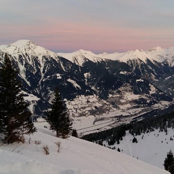 Views you only get from up here. #mountainsunsets #schlossalm #gasteinertal