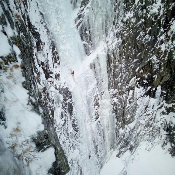 #iceclimbing #mixedclimbing @visitgastein
.
#eisklettern #eiskletterkurse #alpineice #climbing_pictures_of_instagram #nature #gasteinmoments #gasteinertal #visitgastein #salzburgerland #vistaustria #blizzardskis #skinfitshopsalzburg