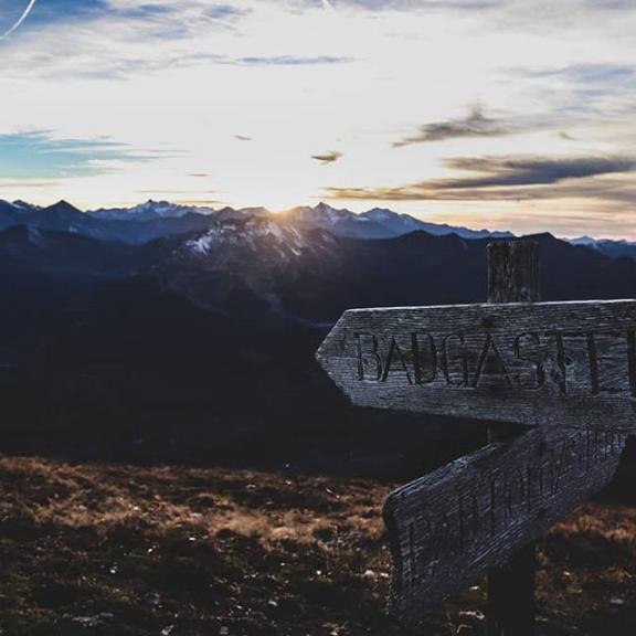 cause i want it that way. 👈🏻👉🏻
.
#tellmewhy #mountainsunset #eveningmood #gamskarkogel #badgastein #badhofgastein #wohinjetzt #hikinggirls #nature_lovers #gasteinertal #happyweildraußen #aneveningtoremember #aufderalmdogibtskoasünd #wiederholungsbedarf #autumnhike #visitaustria #enjoyaustria #visitgastein #austrianroamers