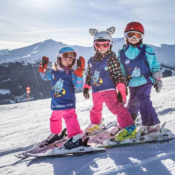 wanna have some fun today? 🤩 then you should join our Minis Week in Angertal 🤩 action and a lot of different games guarantee an unforgettable day for our little ones 🎉❤🤹‍♀️
#skigastein #skiamade #gastein #minisweek #angertal