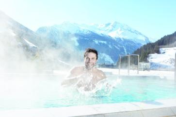 Der Außenbereich der Felsentherme
